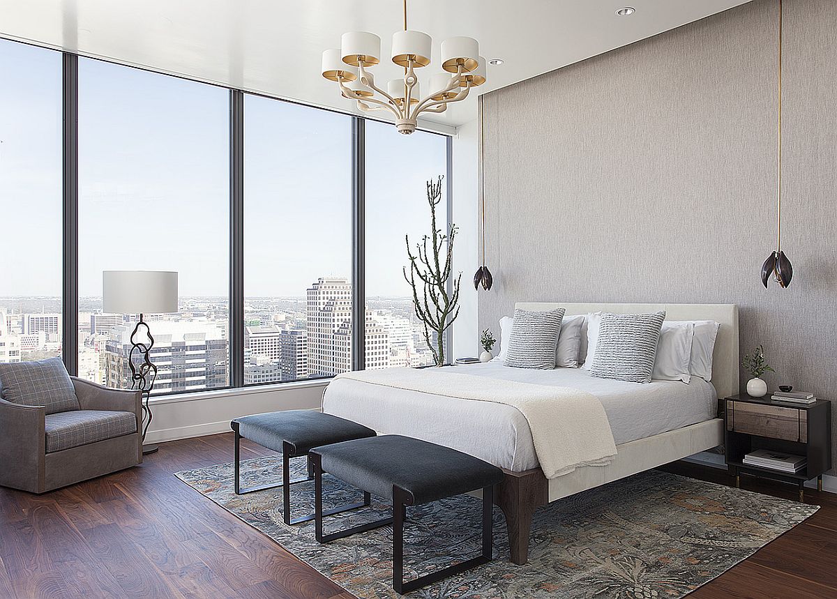 Gorgeous-master-bedroom-with-a-view-of-Austin-skyline