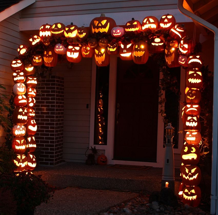 Halloween-entryway-arch-crafted-using-carved-pumpkins