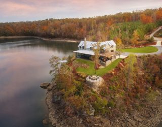 Modern Farmhouse: A Dream Lakeside Escape with Mesmerizing Views