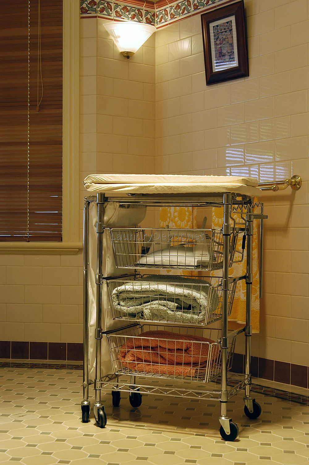 Smart-laundry-room-cart-can-also-easily-be-used-in-other-rooms