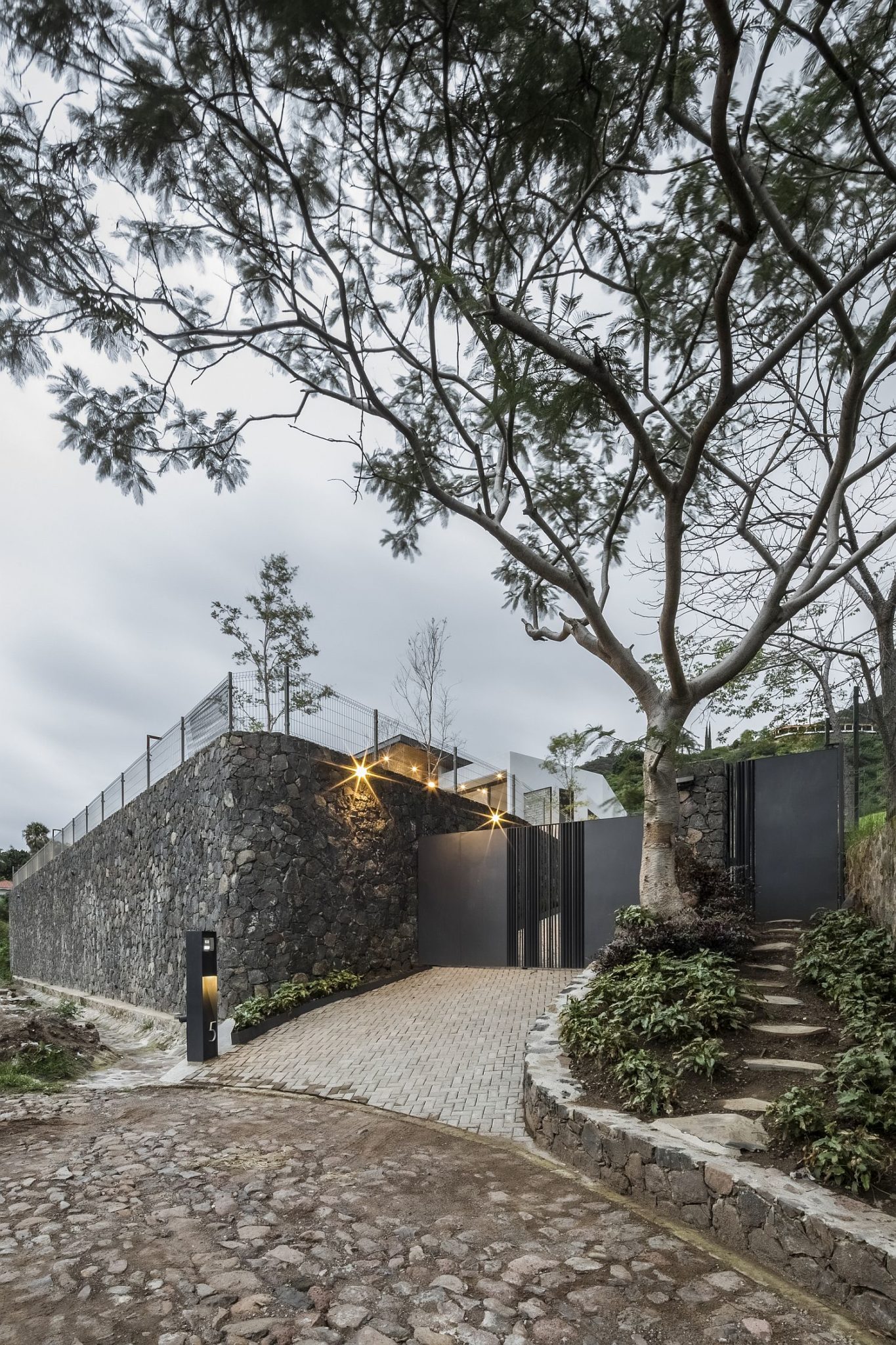 Street-view-of-the-Lake-House