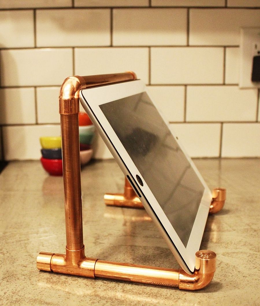 Super-stylish and sparkly DIY iPad stand made from copper pipes