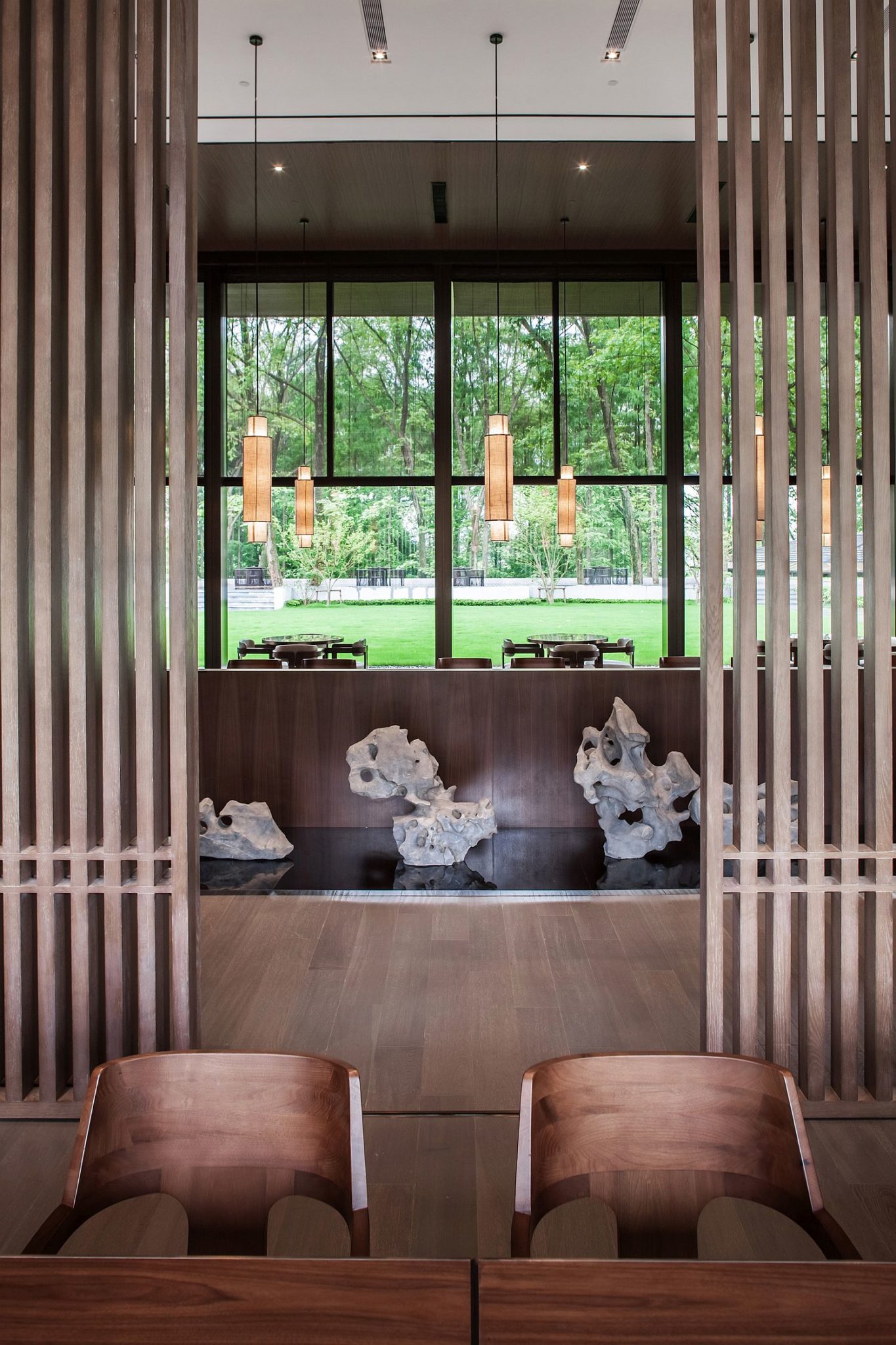 Wall of glass connects the interior with the lush green outdoors