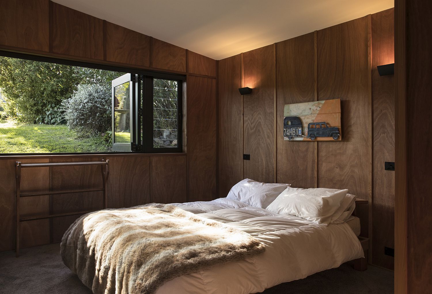 Window brings the outdoors into the bedroom
