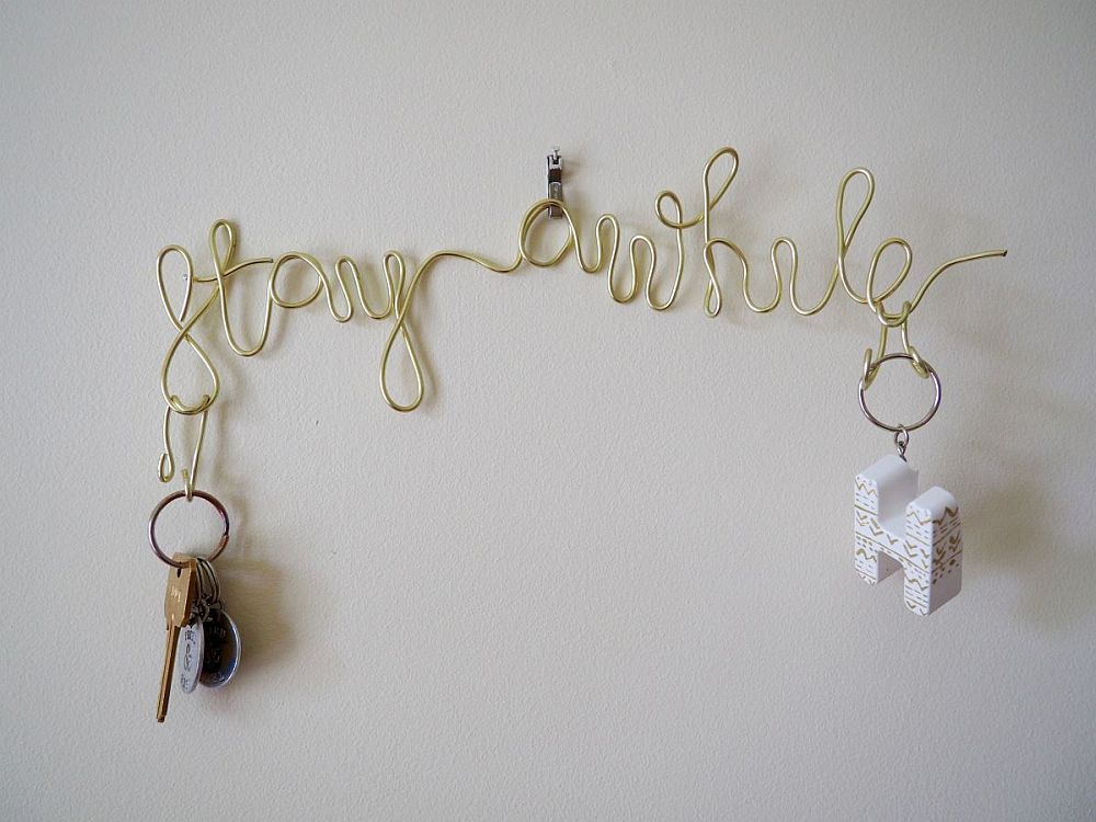 Wire-key-holder-DIY-is-both-elegant-and-minimal