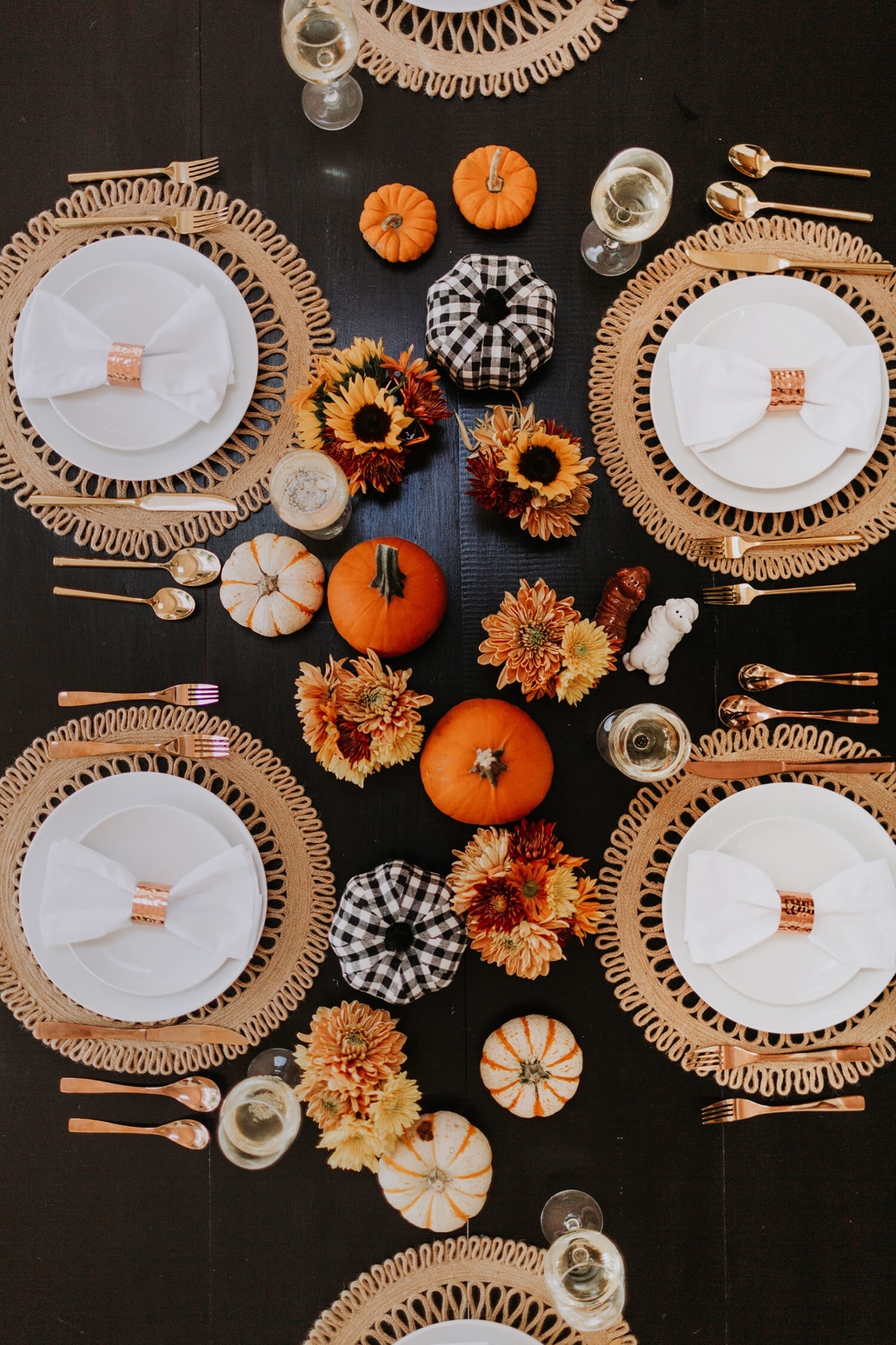 A-classic-meets-earthy-Friendsgiving