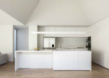Contemporary-kitchen-in-white-with-a-smart-island-217x155