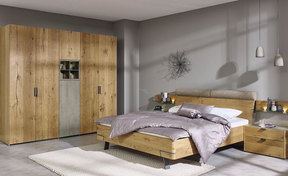 Custom wardrobe in oak complements the frame of the bed perfectly