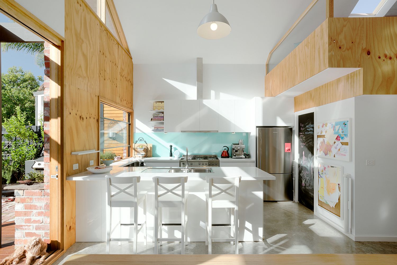 Fabulous corner kitchen in white with bright, blue backsplash