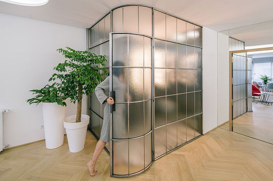 Frosted glass walls for the bathroom