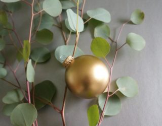 6 Ways to Decorate with Gold Throughout the Holidays