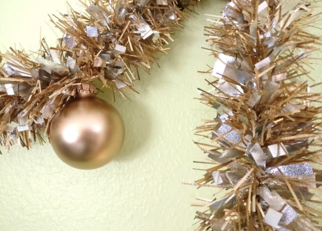 A DIY Metallic Holiday Garland