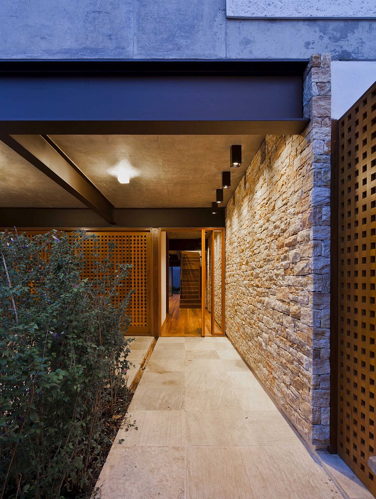 Private-entrance-to-the-Sao-Paulo-Residence