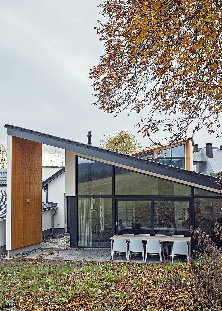 Private yard of the villa engulfed in leafy charm of fall