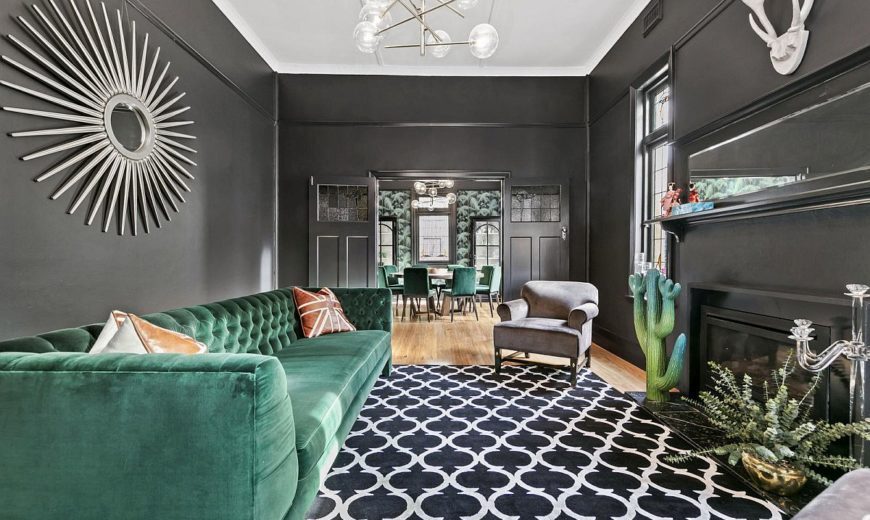 Gray with a Sparkle of Emerald Green: Serene St-Kilda Extension