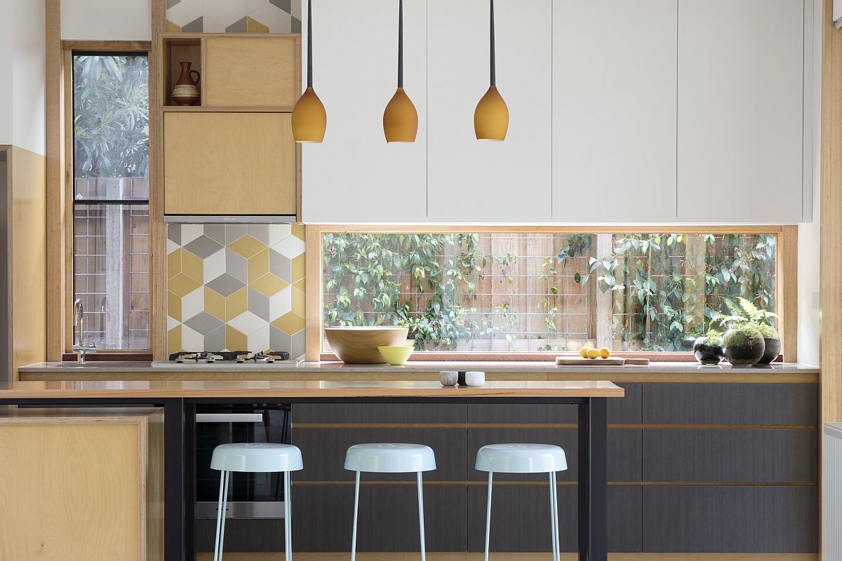 Slim windows and 3D backsplash of the kitchen