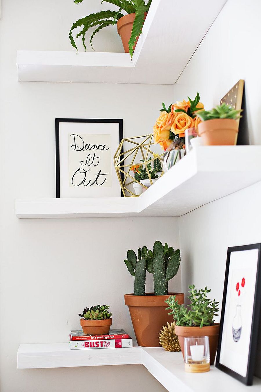 Smart and contemporary DIY floating shelves in the corner