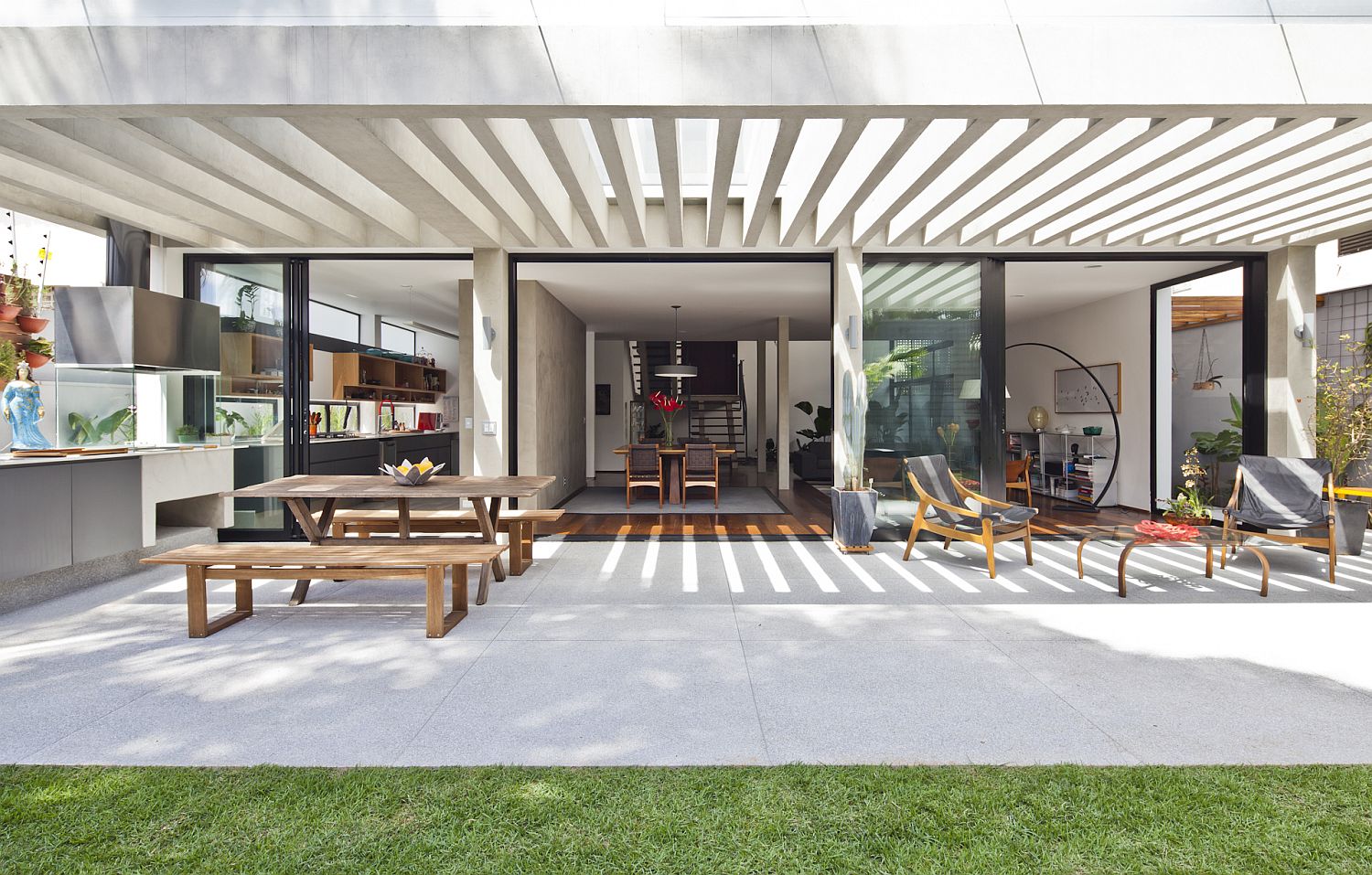 Renovated 1970?s Townhouse in São Paulo with Inspired Indoor Garden