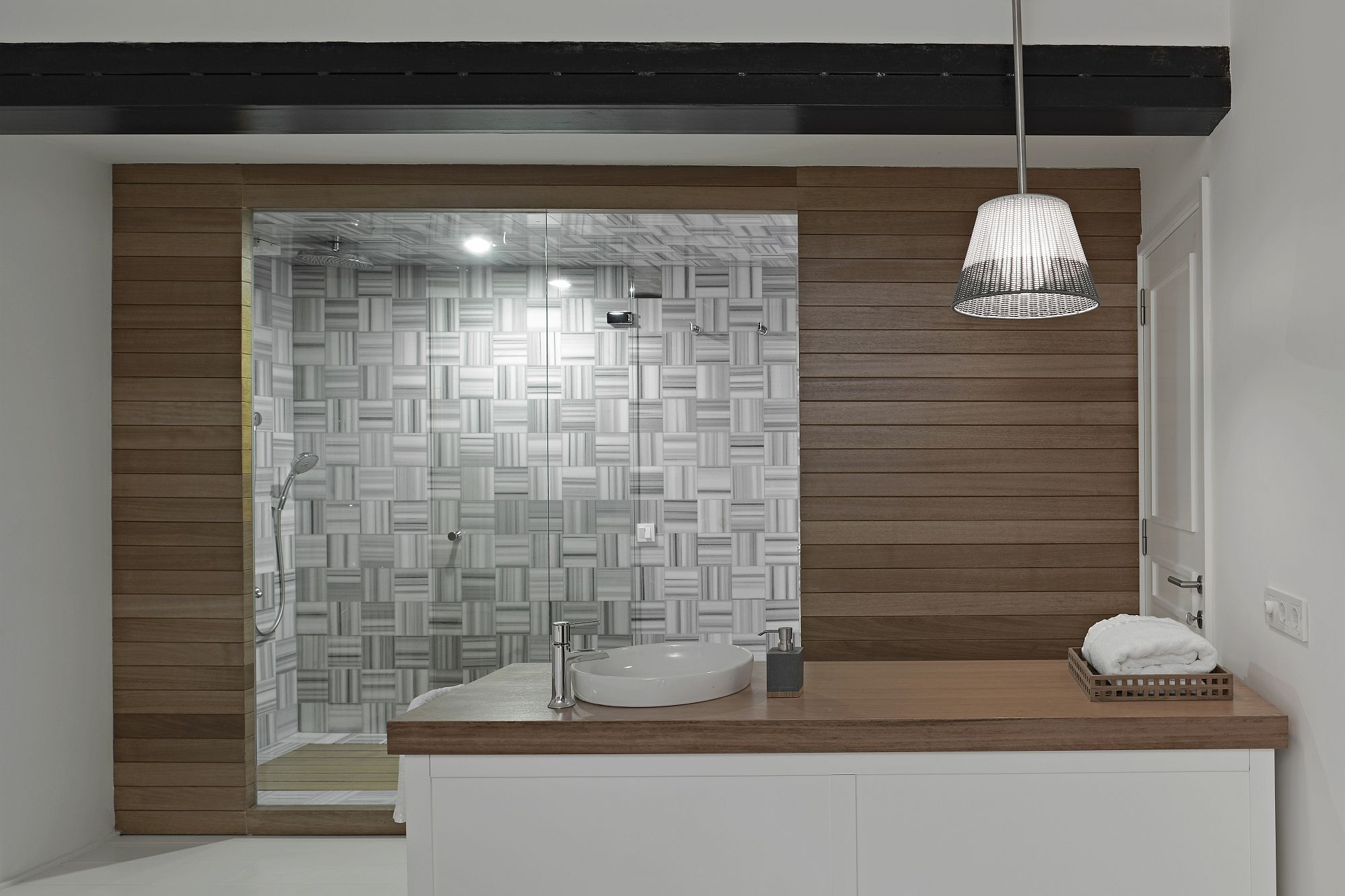 Unique tile design for the shower area