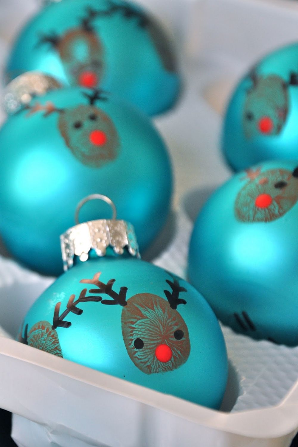 20-Minute Christmas Ornaments with Reindeer Motif