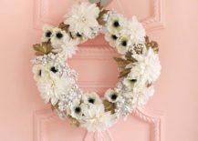 Chic-white-and-gold-Holiday-wreath-DIY-Idea-217x155
