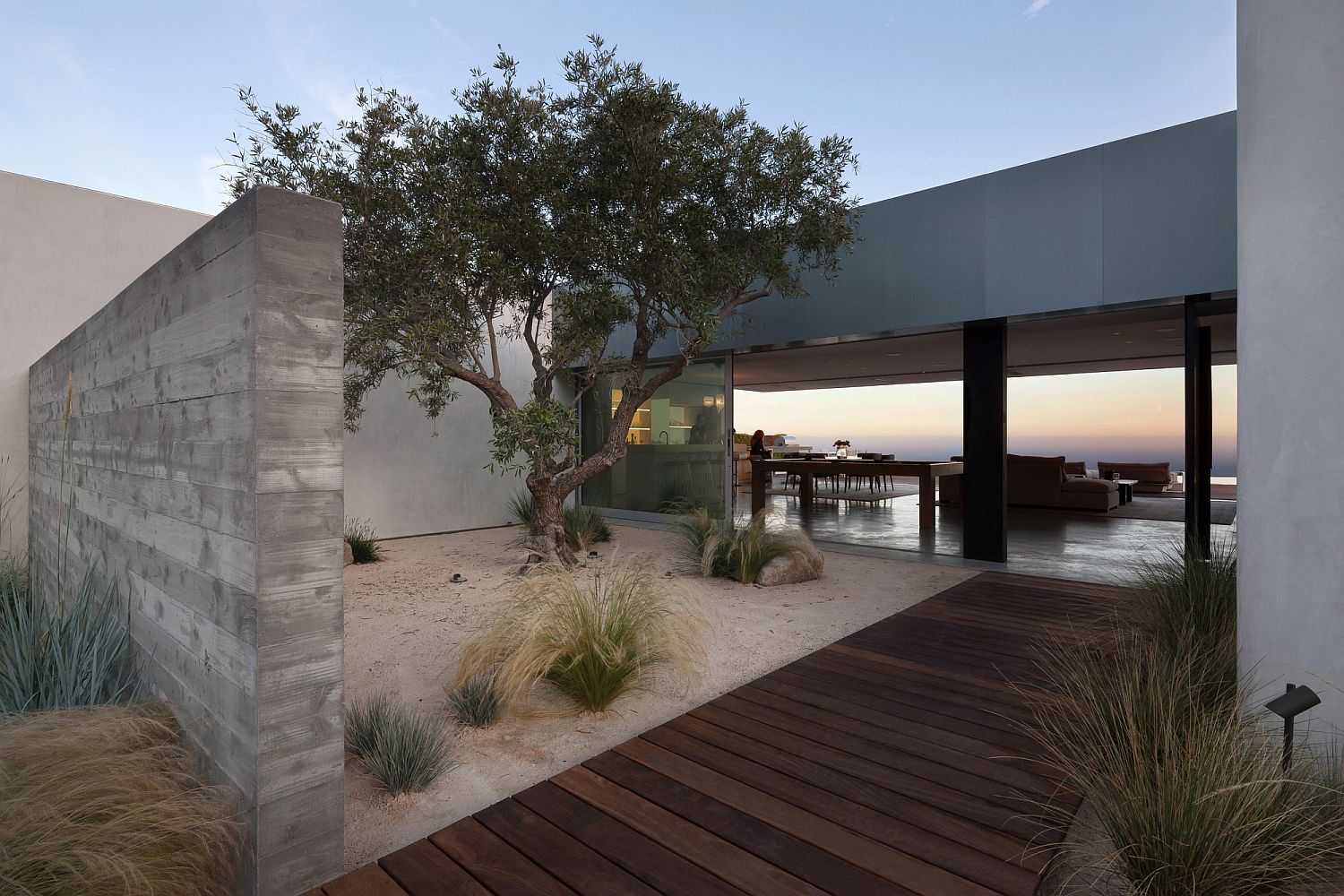 Entrance-to-the-fabulous-LA-home-with-spectacular-views-of-the-Pacific
