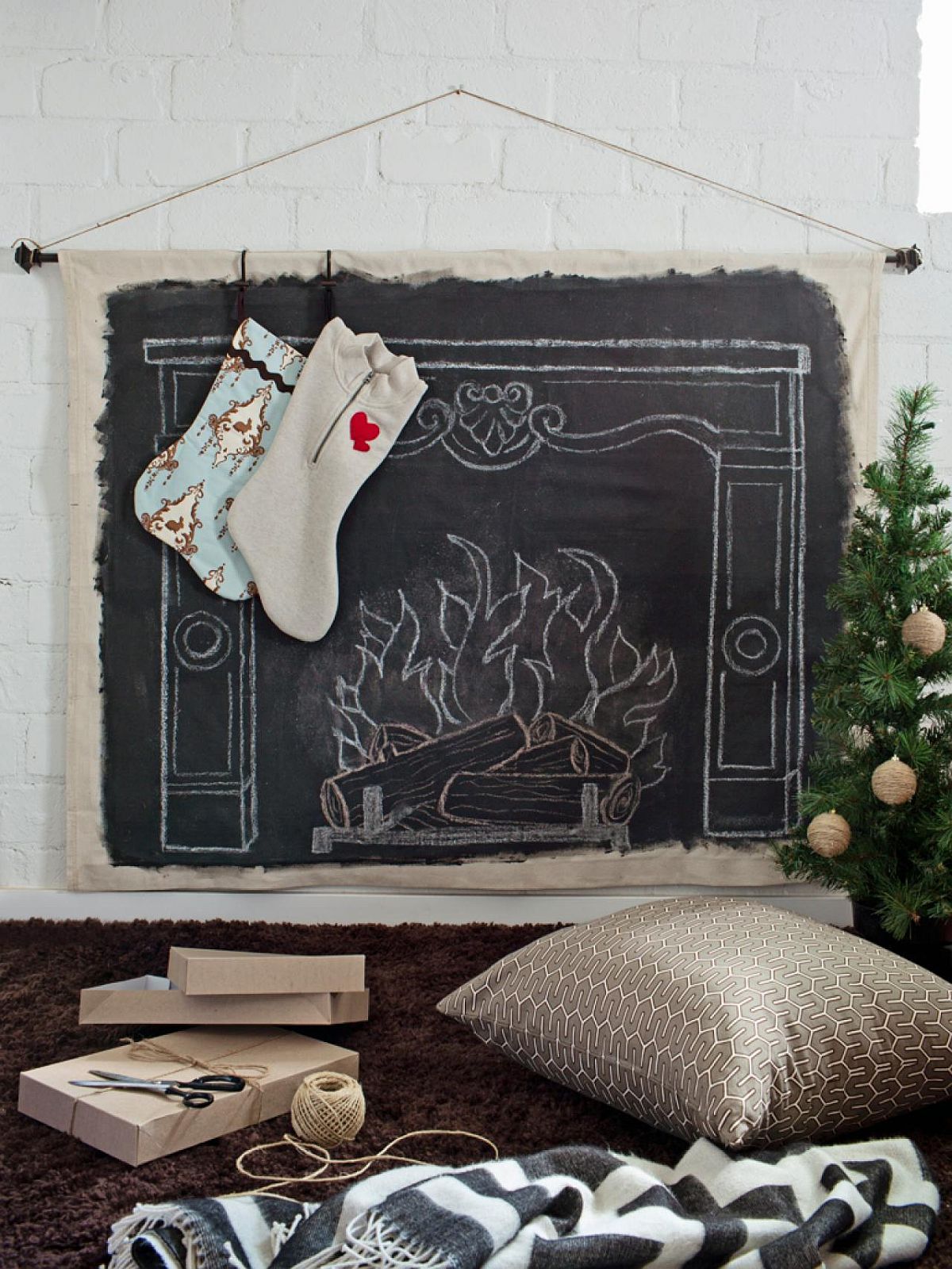 Faux-mantel-Christmas-wall-for-those-without-a-fireplace