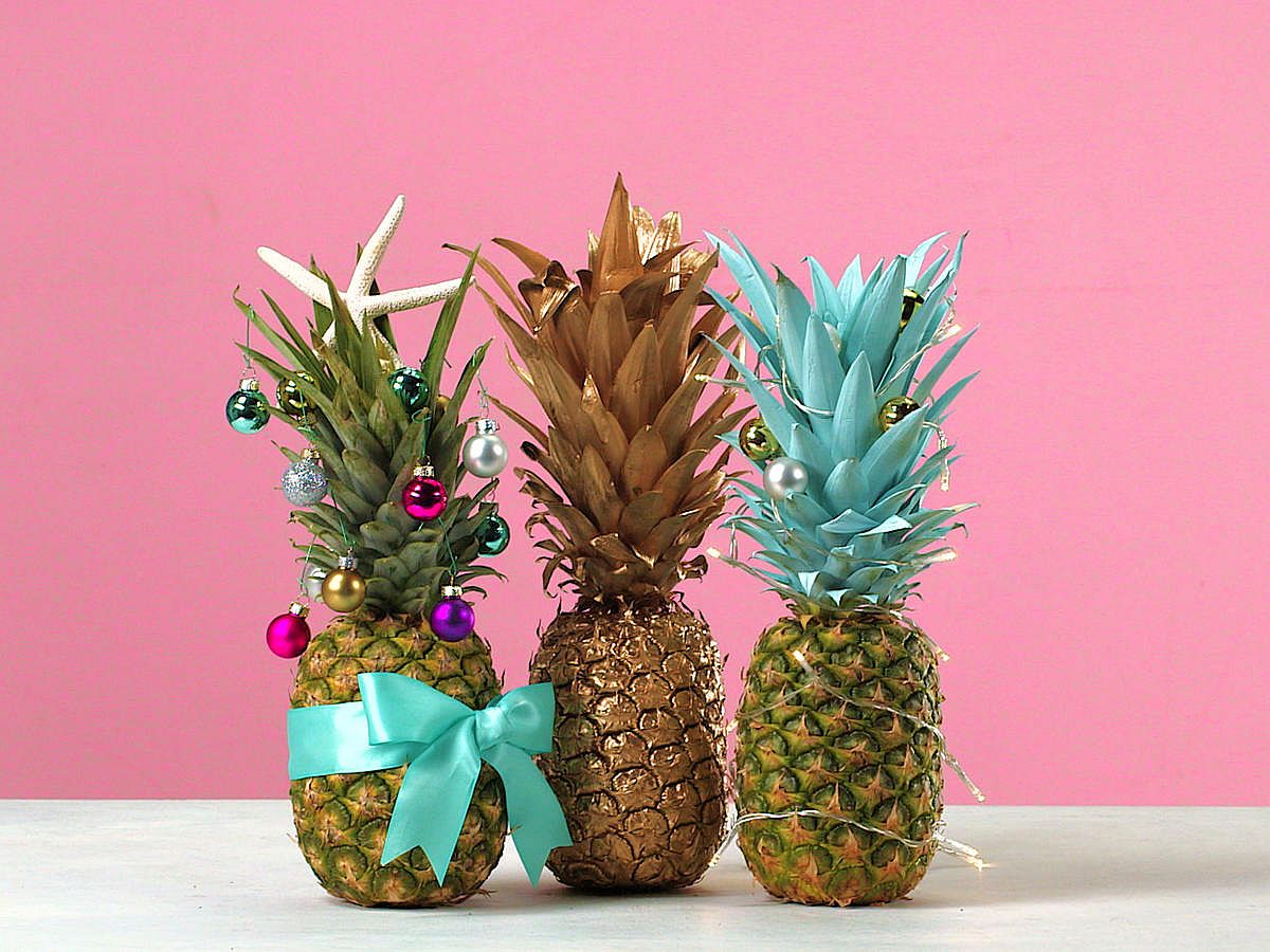 Find your own Christmas pineapple decorating style