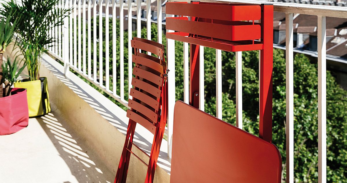 Folding outdoor table and chairs from the Bistro Collection