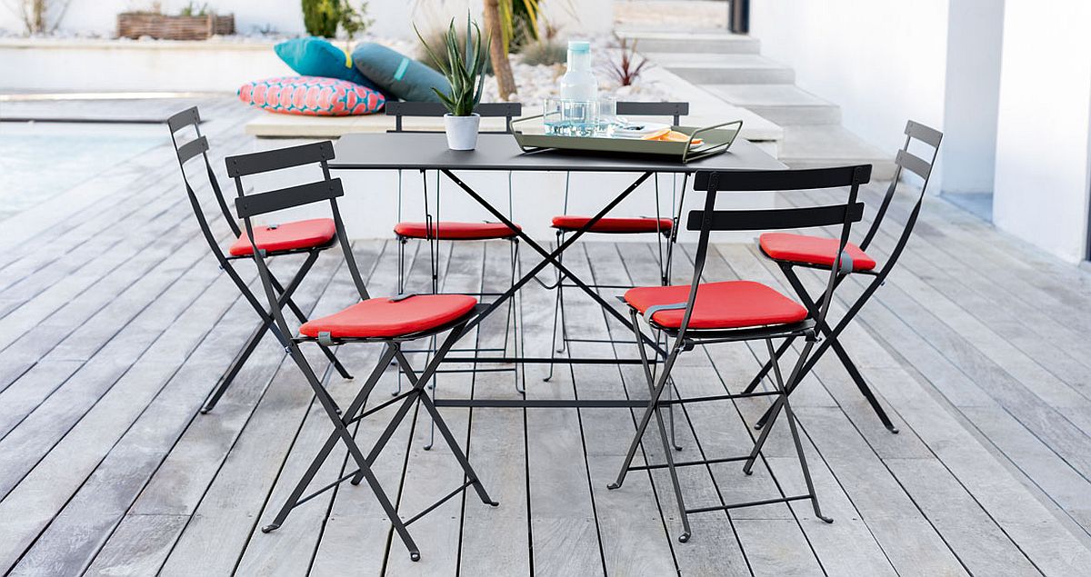 Gorgeous and timeless Bistro chairs for the alfresco dining