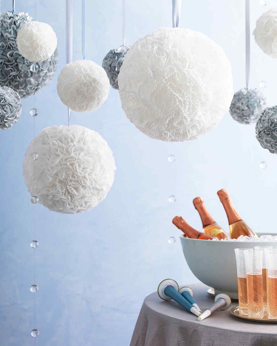 Hanging Bubbly Ball Decorations for a stylish New Year Party