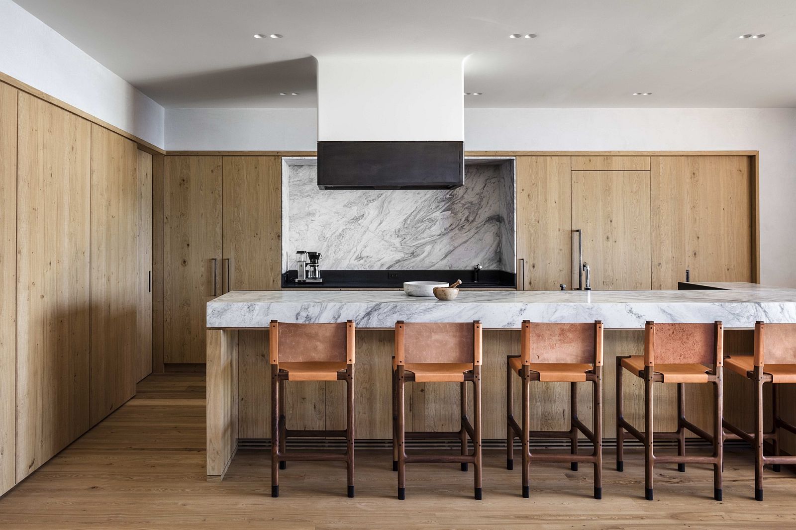 Kitchen in wood and marble with natural light