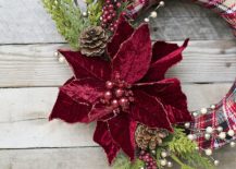 Lovely-use-of-color-creates-a-stunning-DIY-Christmas-wreath-217x155