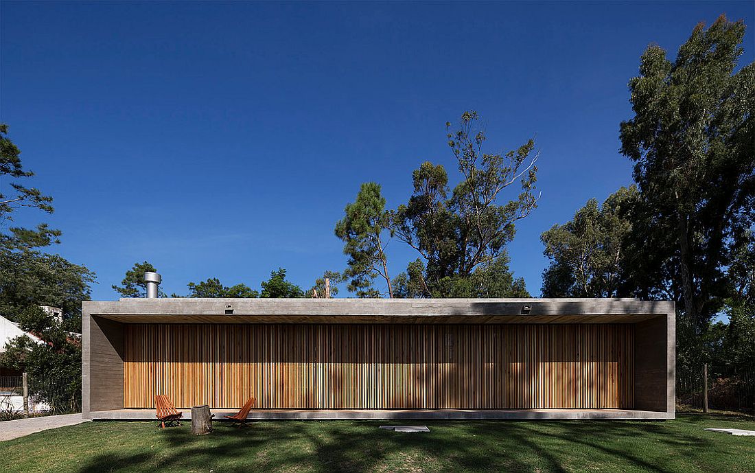 Movable-wooden-slats-create-a-dynamic-facade-for-the-home-in-Uruguay