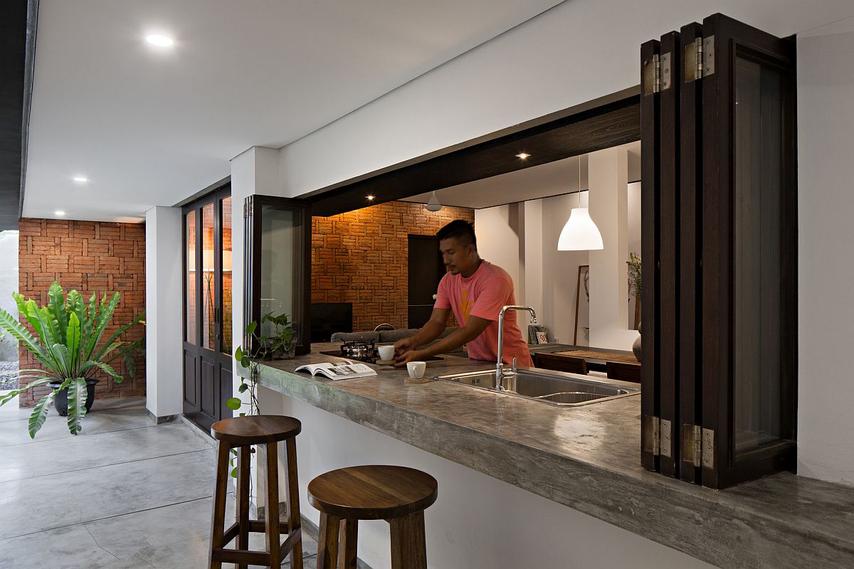 Open and inviting ambiance of the house in Bali with a sweeping corridor