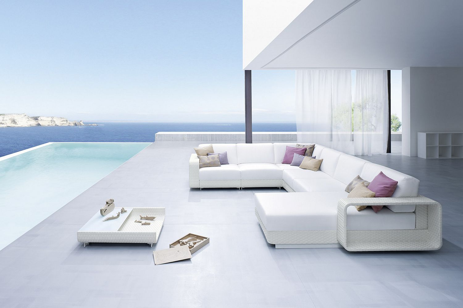 Poolside deck with the Hamptons outdoor sofa, armchairs and coffee table