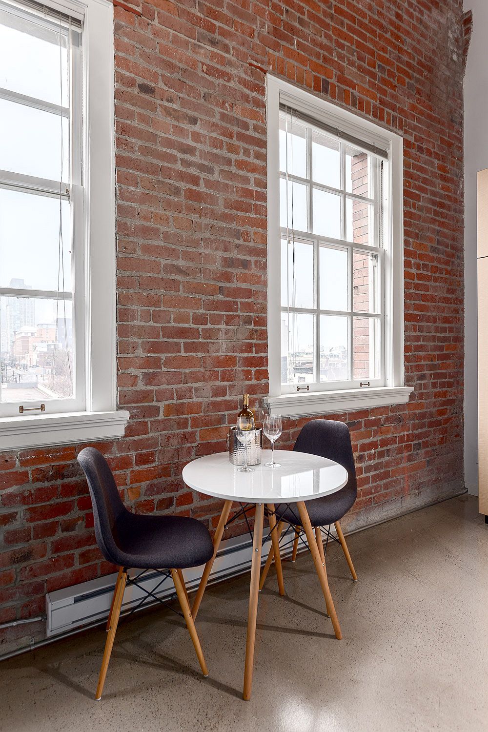 Small sitting area and conversation zone next to the windows