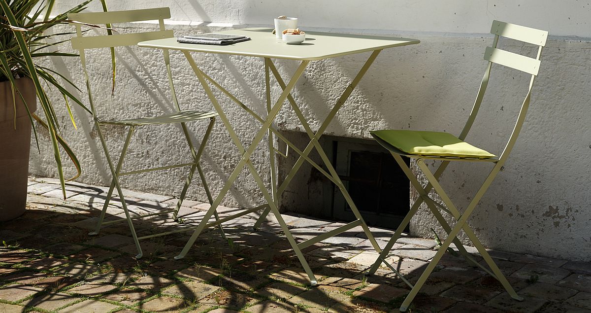 Turn even the tiniest nook into an outdoor retreat with the Bistro chair and tables