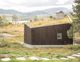 Cabin with Green Roof Offers a Window into Mesmeric Norwegian Scenery