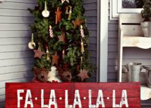 Vintage-DIY-Christmas-sign-in-wood-217x155