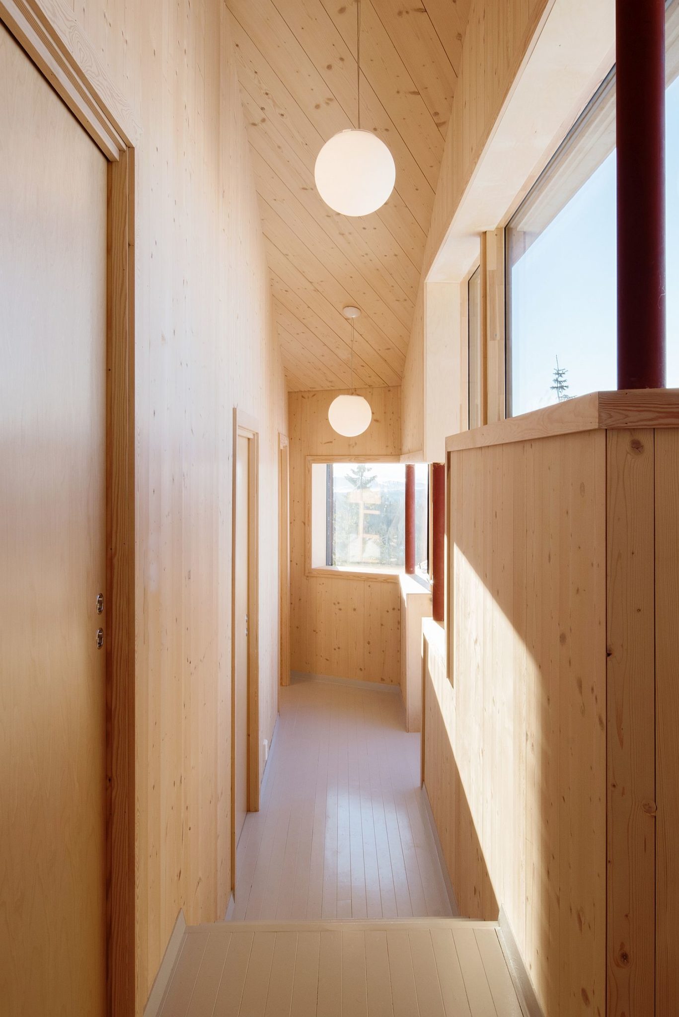 Beautifully-illuminated-hallway-of-the-modern-cabin-in-Norway