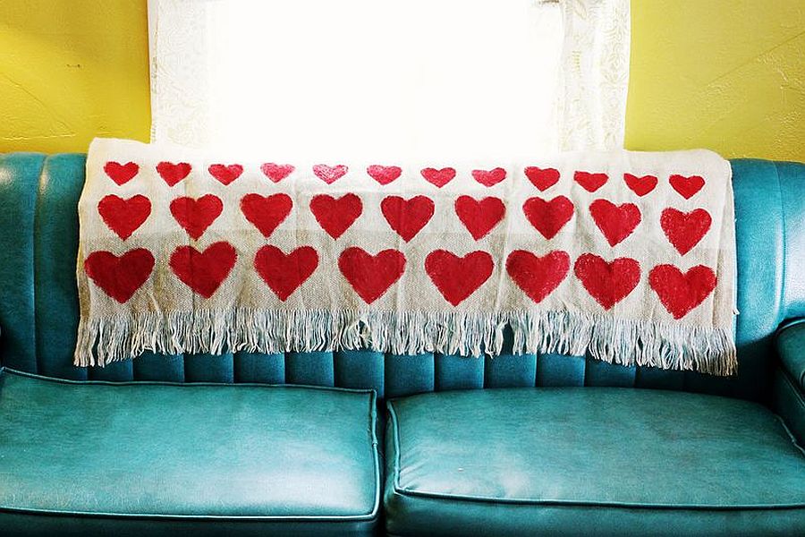 Chic DIY blanket with heart-shaped motif