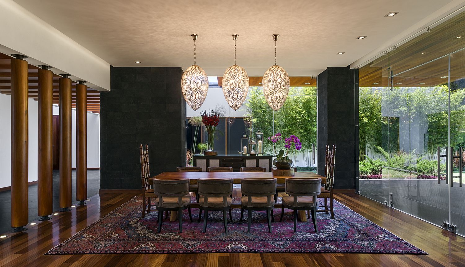Exquisite modern dinig room with captivating light fixtures