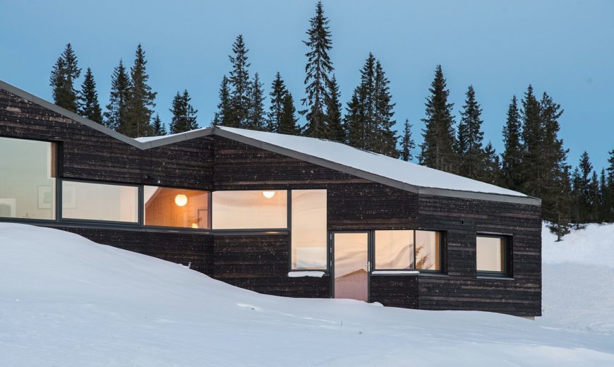 Dark and Minimal: Contemporary Norwegian Cabins with Wooden Warmth