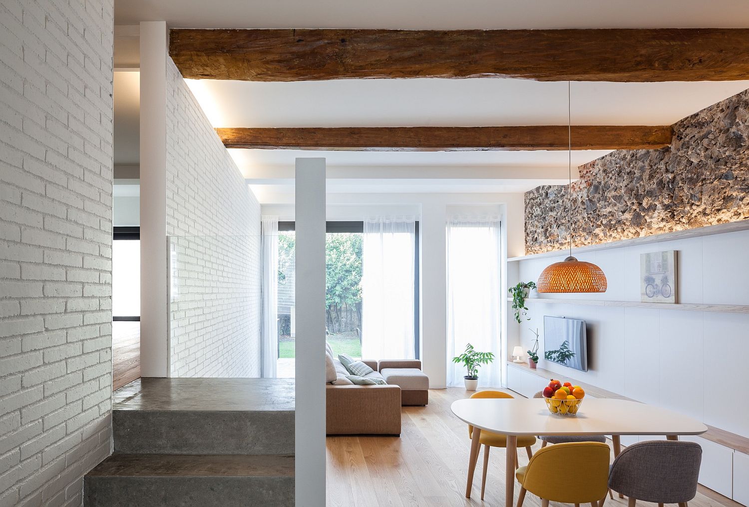 Living area of the Spanish home with light and cheerful appeal