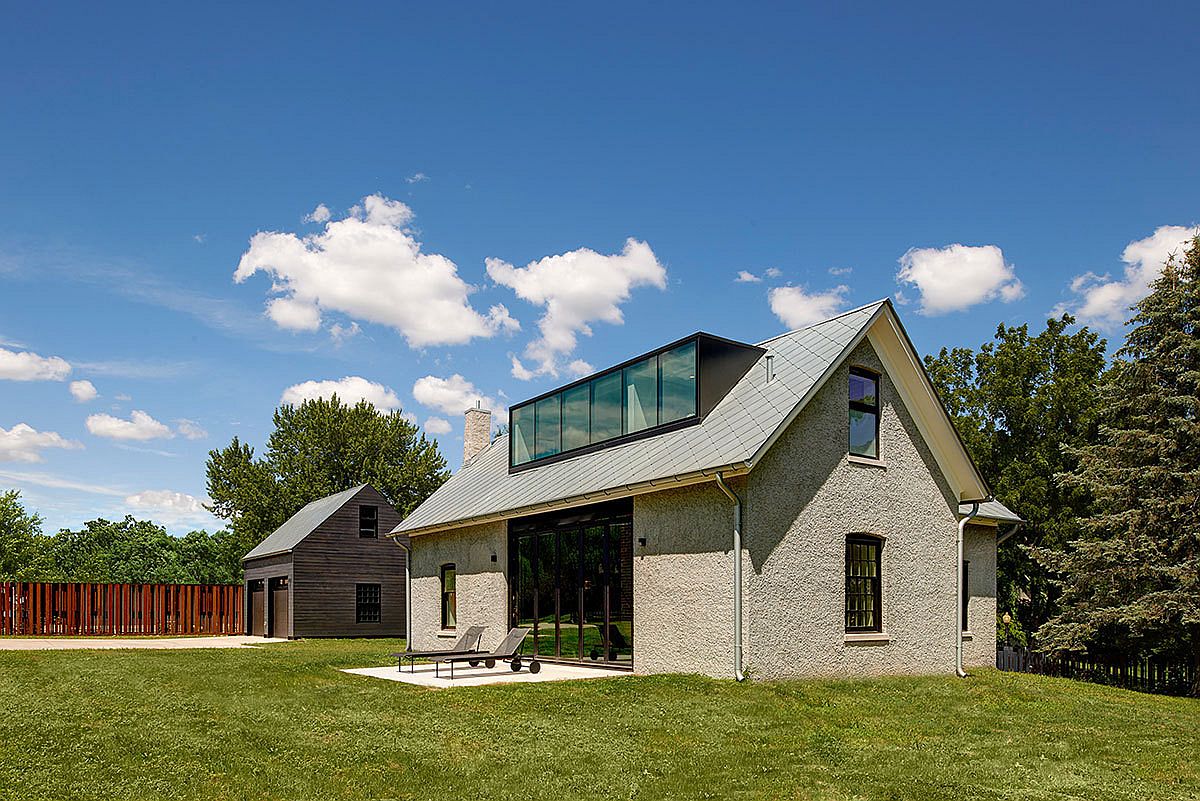 Lush garden and lovely trees shape the landscape around the Foster Road Retreat