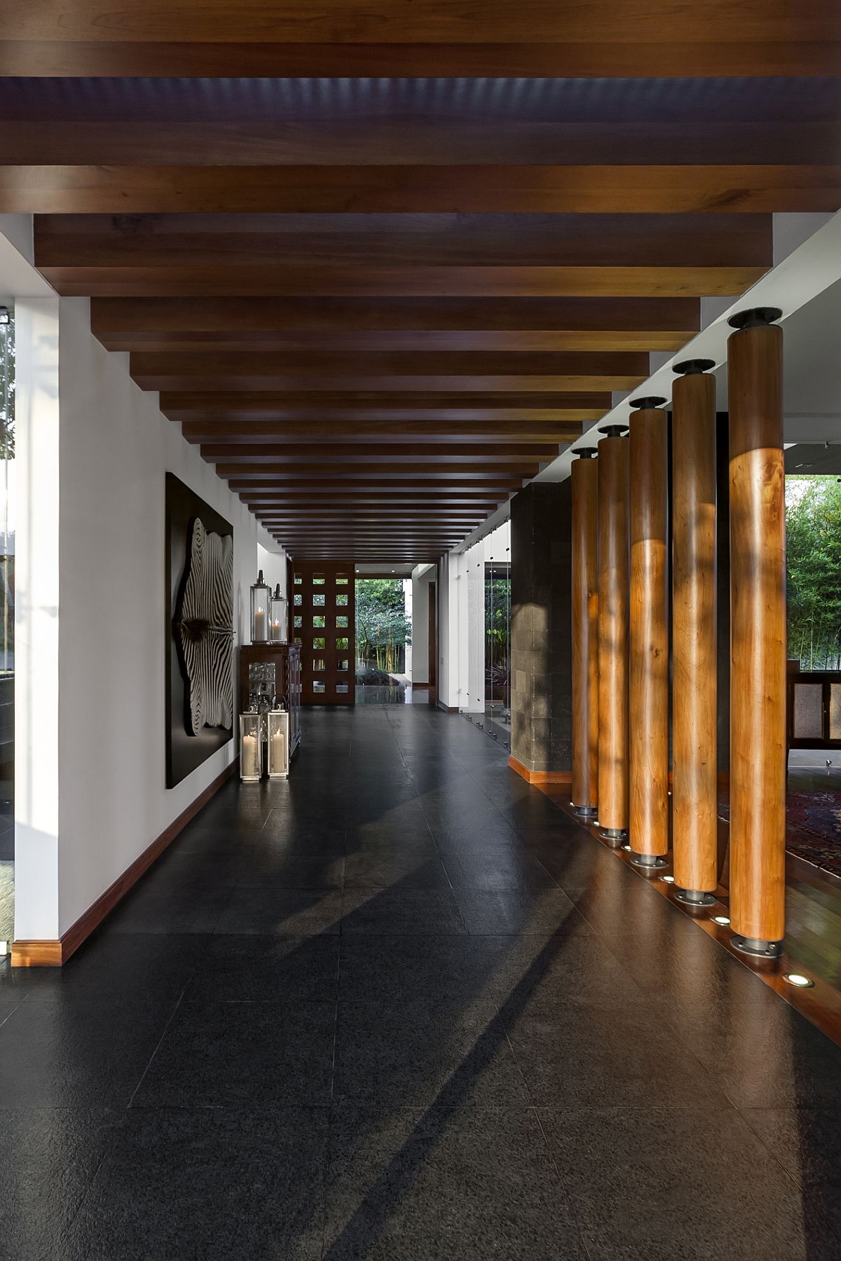 Modern entryway in stone and wood