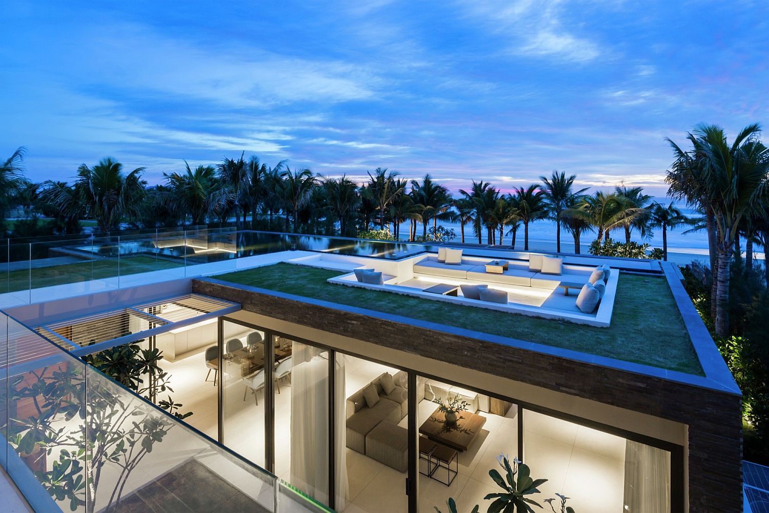 This Luxurious Seaside Villa Sits on One of the World?s Most Beautiful Beaches!