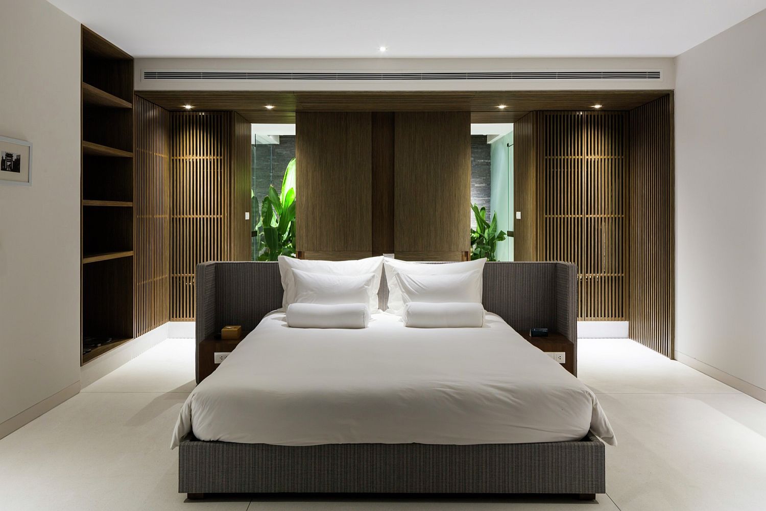 Natural wooden finishes combined with white inside the bedrooms