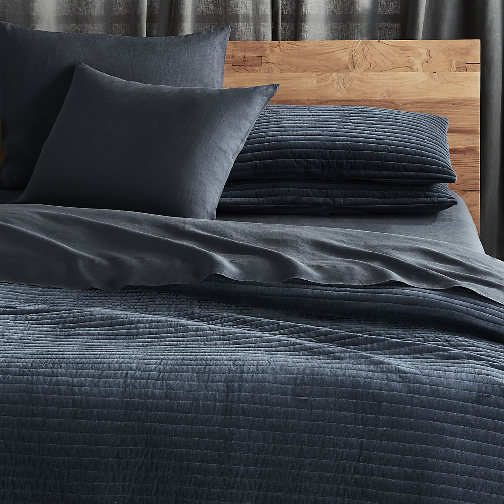 Navy-velvet-bedding-with-channels